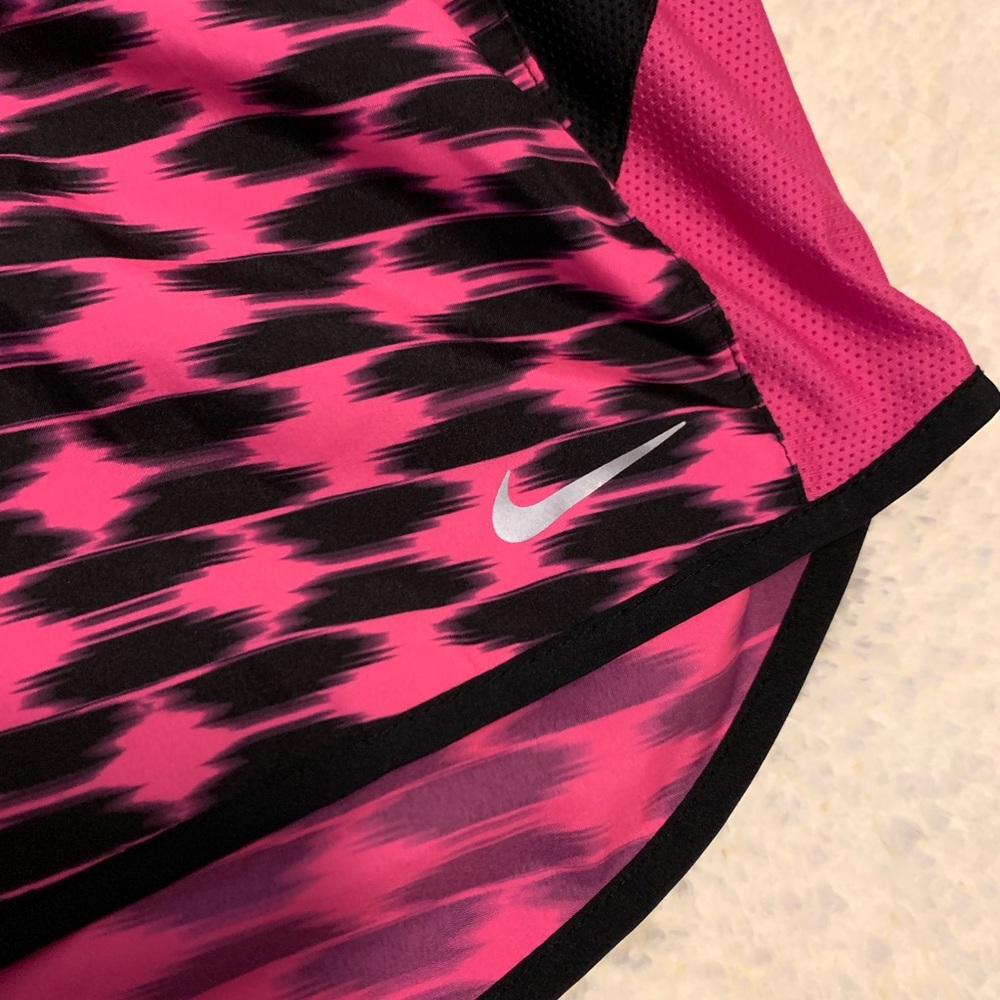 Nike running shorts - Picture 2 of 3